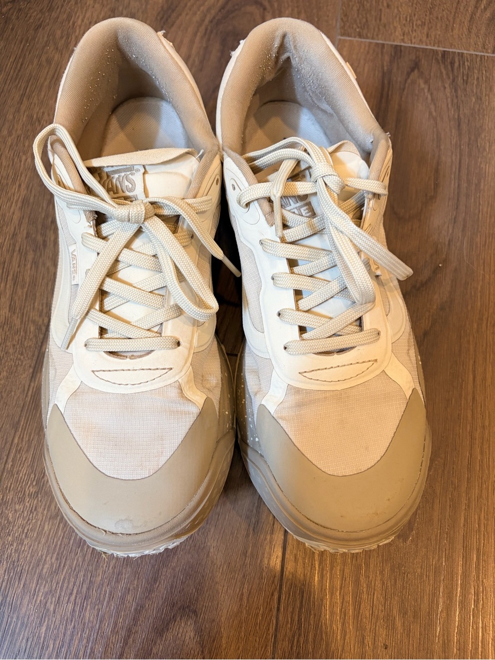 Vans Mte Crosspath hiking sneakers Men’s size 9 cream, good condition light wear